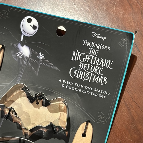 Nightmare before Christmas 4 piece Silicone spatula and cookie cutter set -NWT - Picture 2 of 3